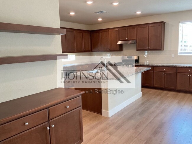 Photo - 2250 Mozart Ave