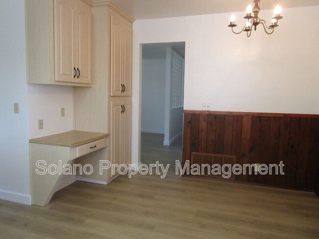 Photo - 110 Oxford Ct