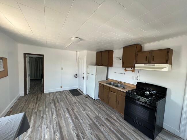 234 Grand Ave Unit 4