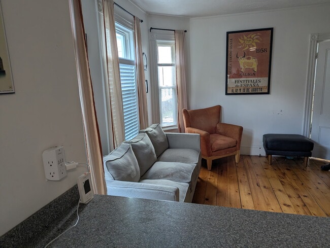 Building Photo - 13 Hammond Street Unit #1