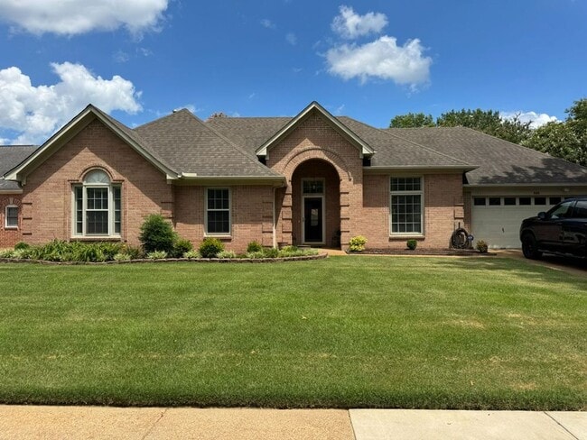 Building Photo - Large 3 bedroom home in the heart of Colliervile!