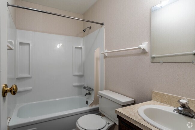 2 Br, 1 Ba - 781 SF