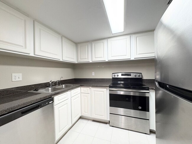 Photo - Beautiful Corner Unit with Vinyl Plank Flooring & Private Screened Patio Unit 8