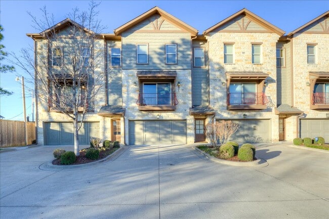 Building Photo - 1333 E 41st Pl