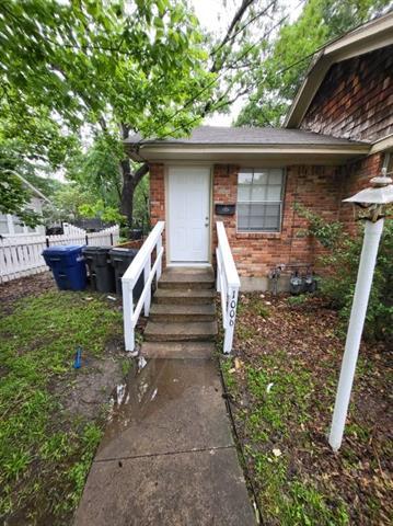 Building Photo - 1006 W Lamar St