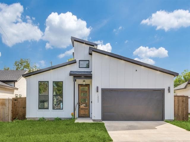 Building Photo - 1322 Strickland St