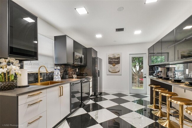 Building Photo - 919 NW 49th St Rental