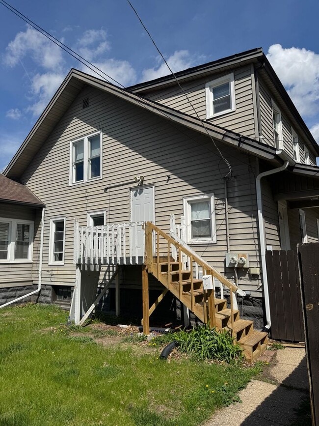 Building Photo - 1401 N Court St Unit Upper