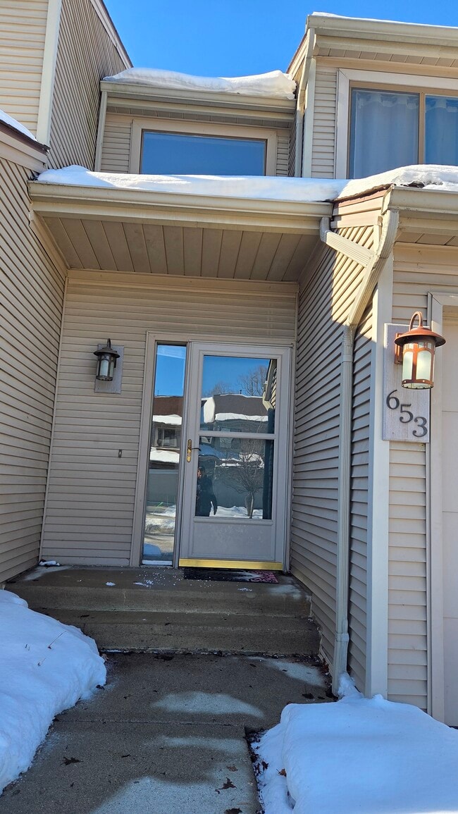 Photo - 653 Glasgow Ct