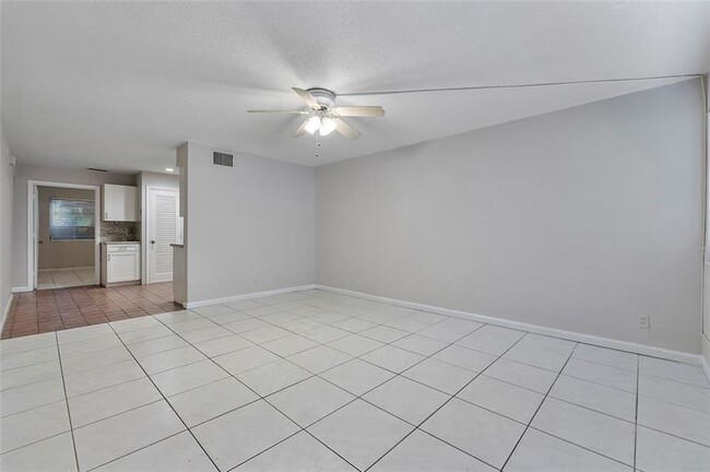 Photo - 2175 NE 56th St Unidad 104