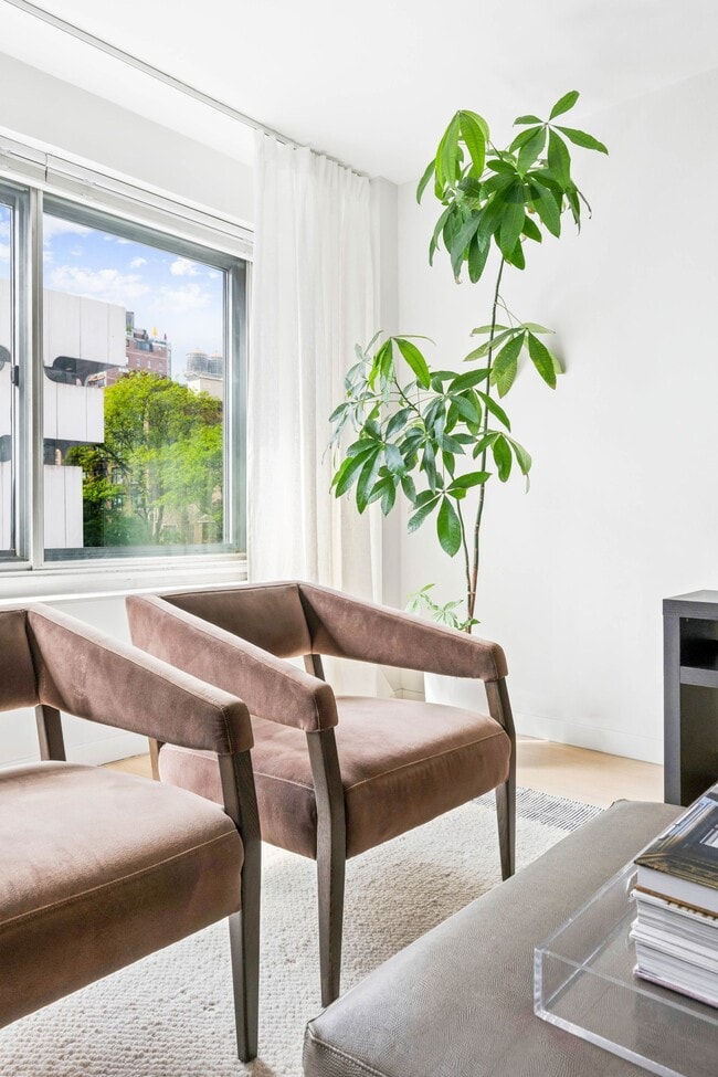 Photo - 175 W 12th St
