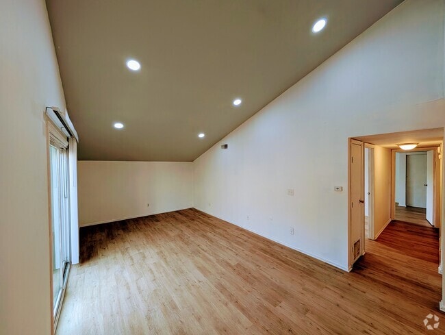 Building Photo - 1085 Merrimar Cir N Unit F Rental