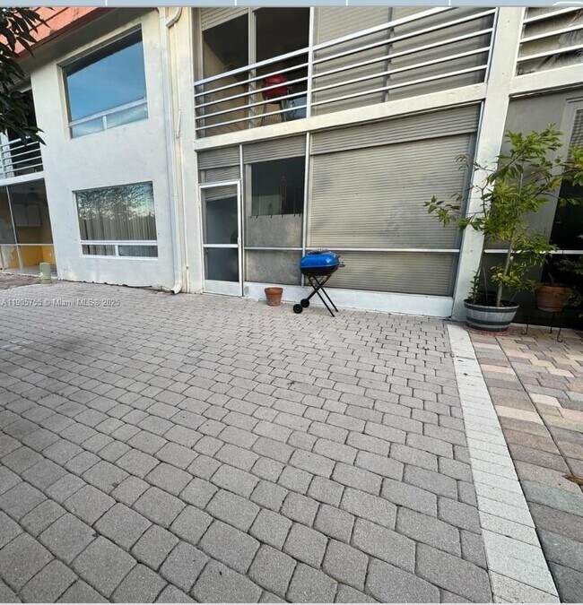 Photo - 4321 NW 9th Ave Unit 102