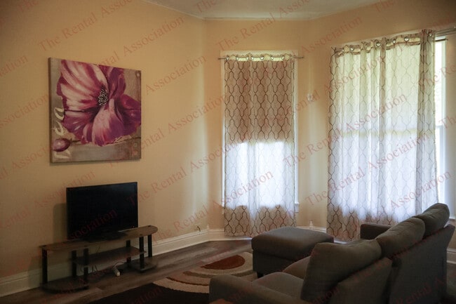Photo - 108 S Farmerville St