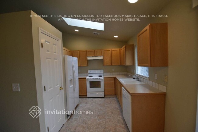 Photo - 6118 51st St NE