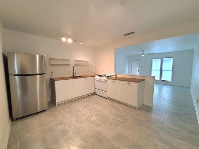 Photo - 6216 Hogan Ave