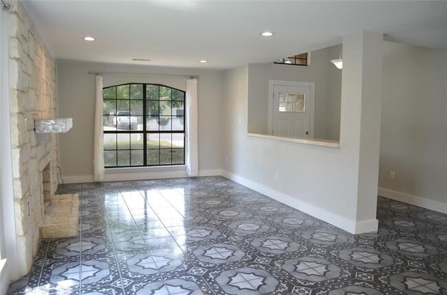 Photo - 6400 Santos St