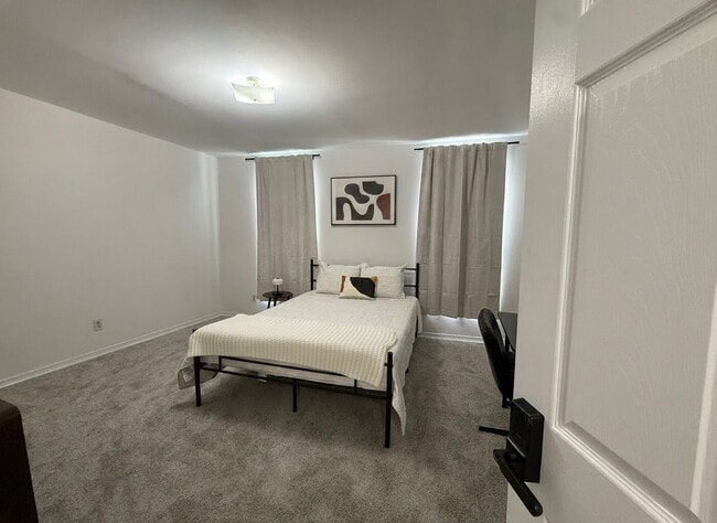 110 W Hamburg St