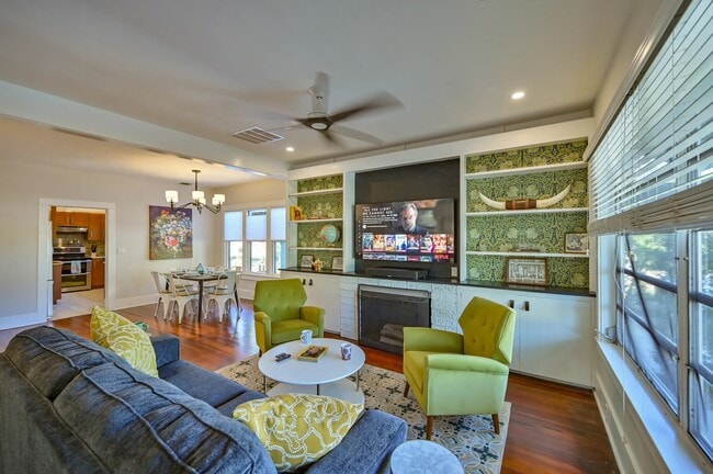 Photo - 2408 Hillview St