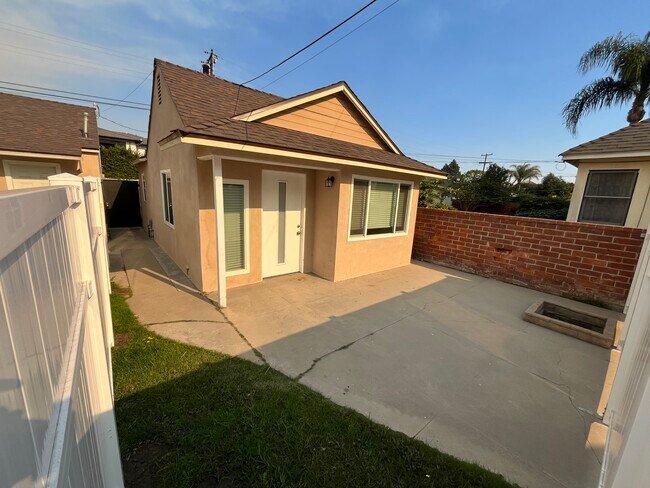 7937 6th St Unidad Rear Unit