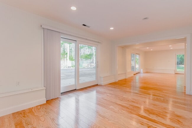 Photo - 264 Country Way