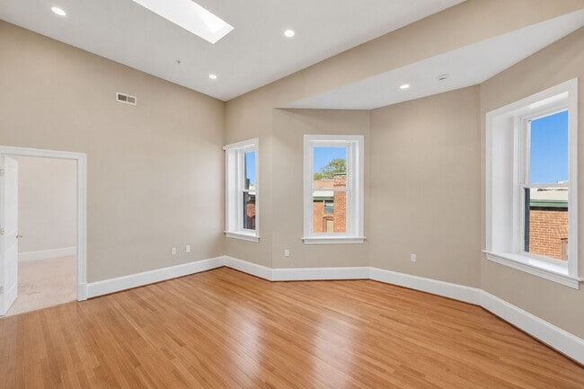 Photo - Columbia Heights Penthouse Condo | 1 Bed | 1 Bath | 600 Sf Unit 407