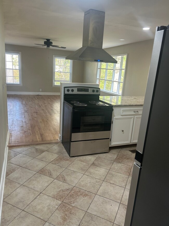 Photo - 403 E Northfield Blvd