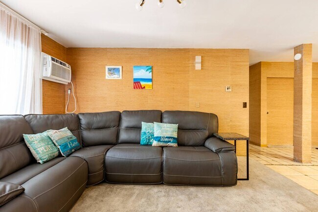 Photo - 6780 Friars Rd