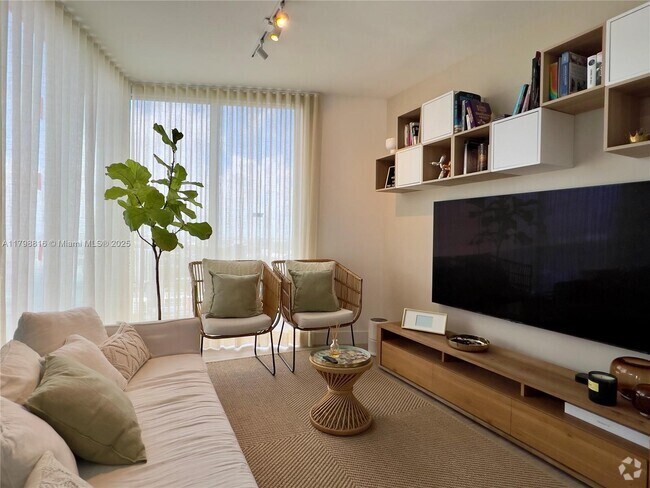 Building Photo - 2900 NE 7th Ave Unit 3909 Rental