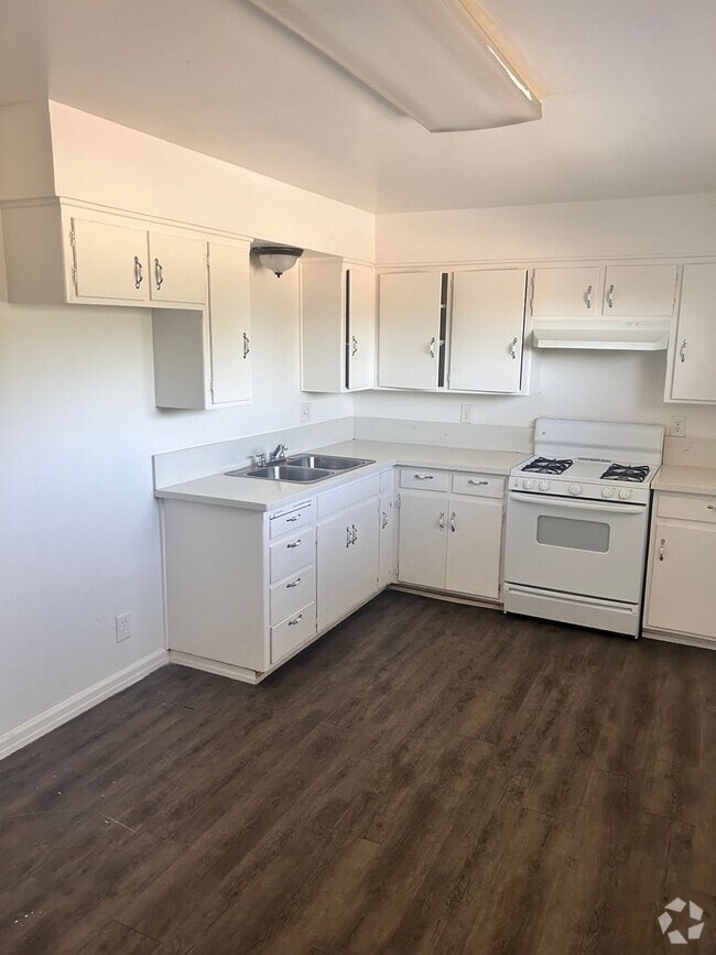 Building Photo - 820 Sutter Ave Unit 820 Sutter Ave. #C Rental