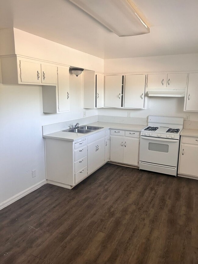 Building Photo - 820 Sutter Ave Unit 820 Sutter Ave. #C Rental