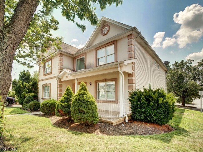 Photo - 355 Green St Casa