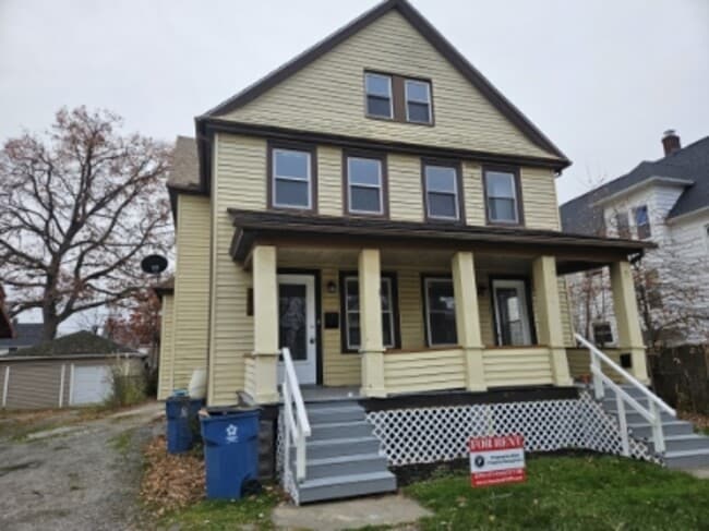 Building Photo - 1850 E 32nd St