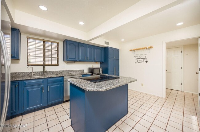 2284 W Paseo Cielo
