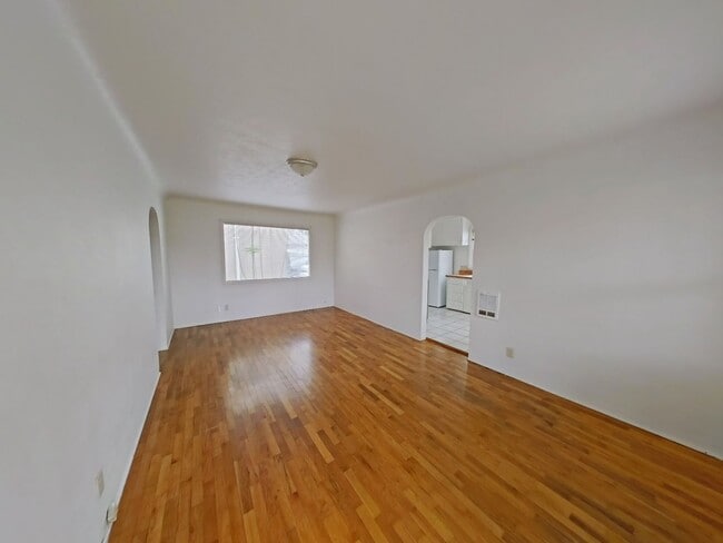 Building Photo - 1403 Cross St Unit 1403 1/2