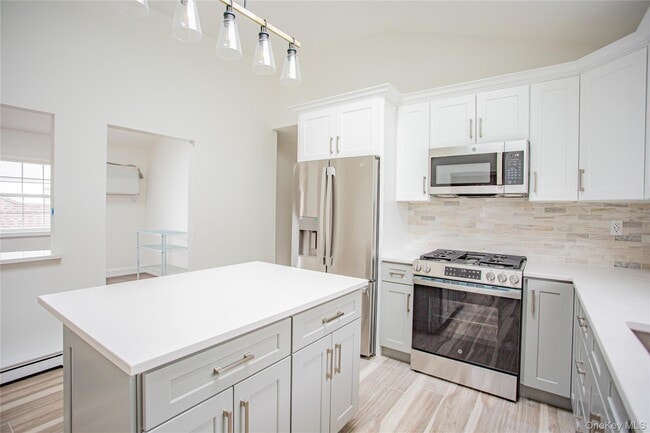 Photo - 451 E Pine St Unit upper