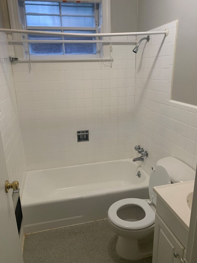 Photo - 807 W End Blvd Apartamento Unidad C-1