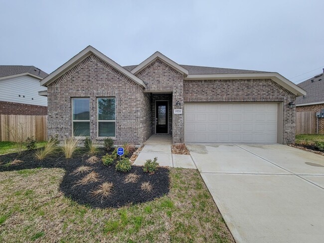 Building Photo - Beautiful single-level home that features a spacious open floorplan where the kitchen, nook and f...