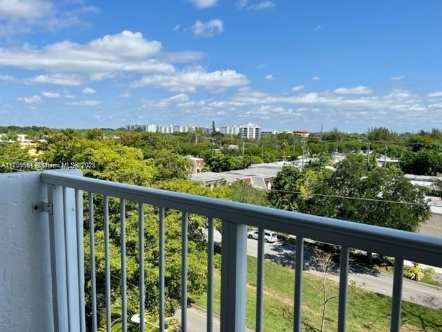 Photo - 2000 NE 135th St Unidad 602 Rental
