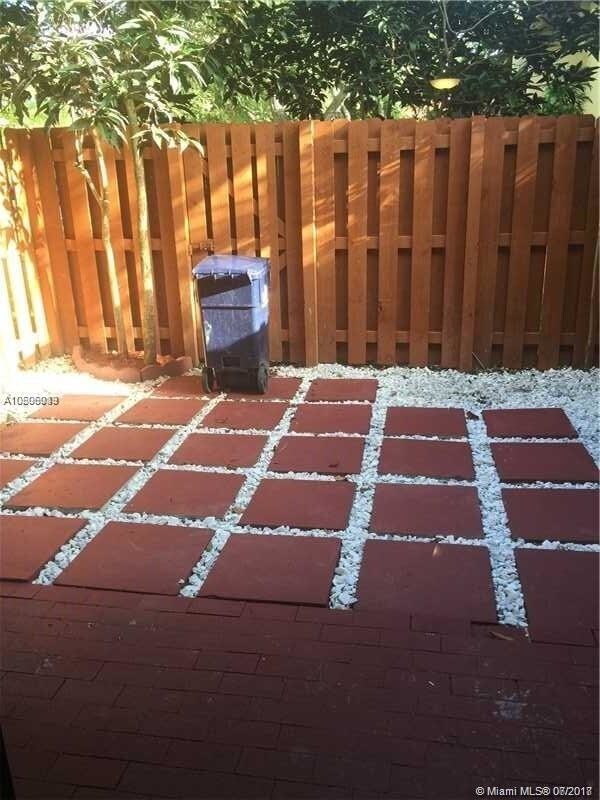 Photo - 10040 SW 77th Ct