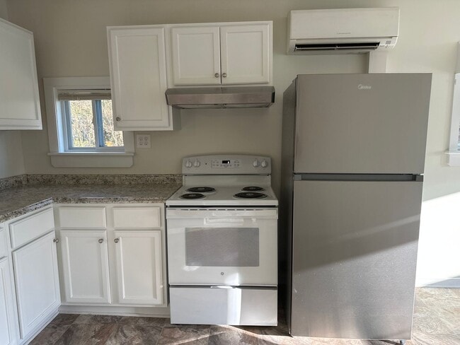 Photo - 2 Bedroom 1 Bath cottage with Lake View!