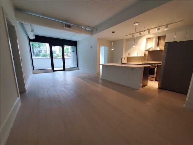 Building Photo - 775 Juniper St NE Unit 115