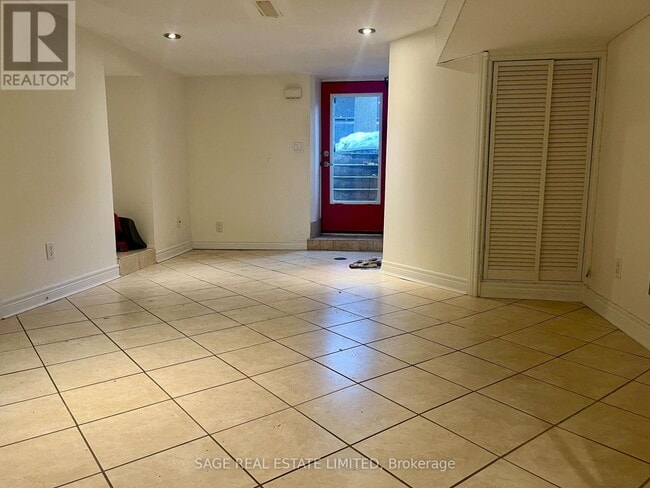 Photo - 417 Crawford St