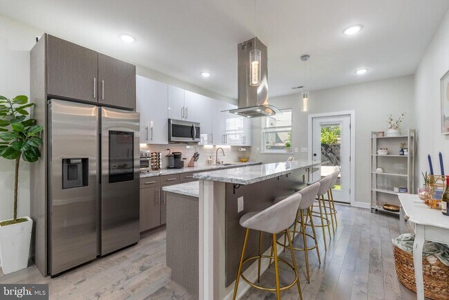 Photo - 2935 Master St