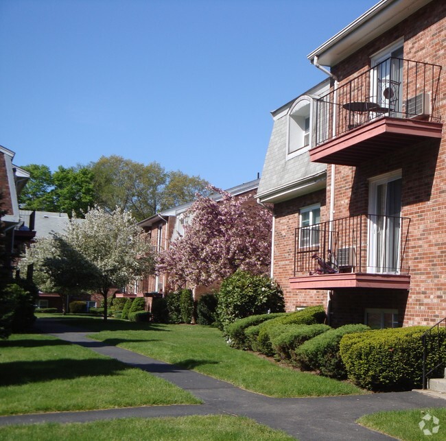 Building Photo - Pine Grove Rental