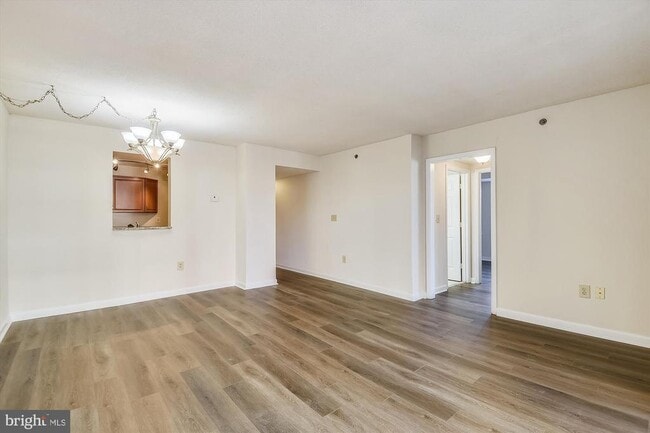 Photo - 610 N West St Unit 305