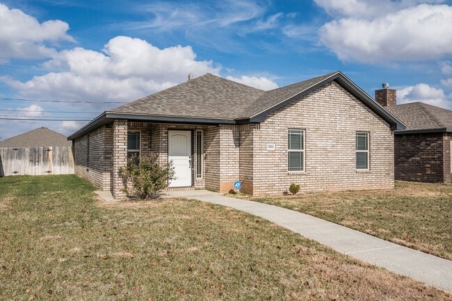 Building Photo - 4 BEDROOM!!! Located in River Road