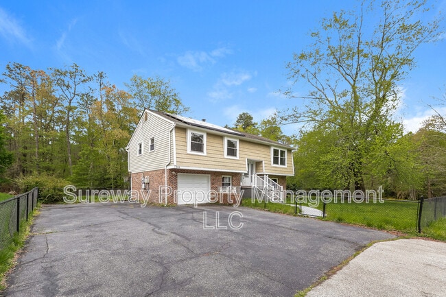 Photo - 524 Larch Ave