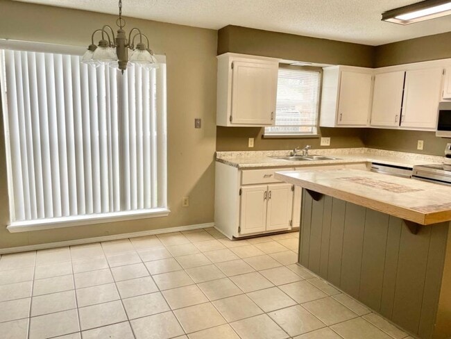 Photo - 4819 NE Winfield Cir