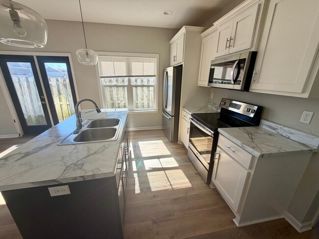 Photo - *** MOVE IN SPECIAL *** 3 BED 2 BATH